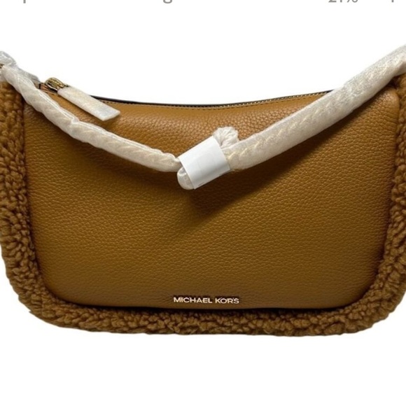 MICHAEL KORS CARMELA Deer Multi
Medium Leather Chain Crossbody
Shearling
NWT - Picture 7 of 7